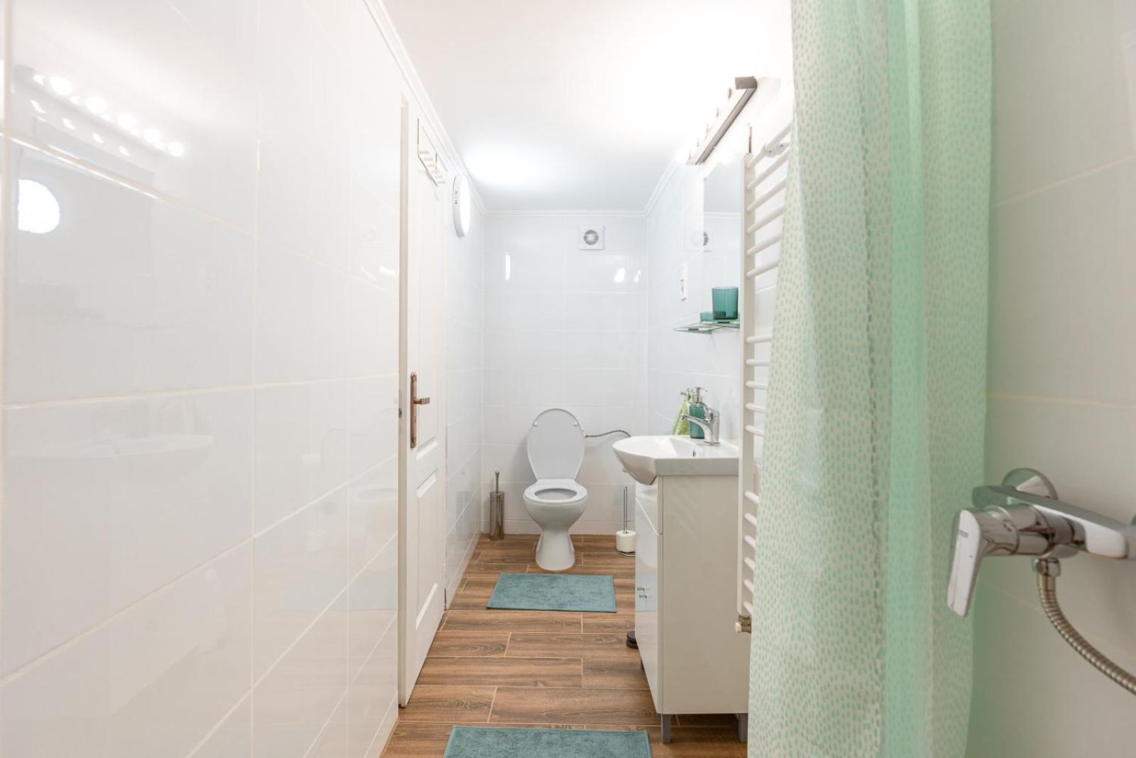 Stylish 2-Bedroom Apartment In Central Budapest Exterior photo